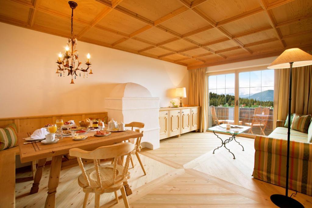 Hotel Laerchenhof Natur Seefeld in Tirol Ruang foto